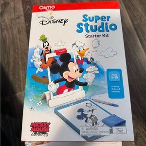 Disney Super Studio Starter Kit with Blue and Red Accents